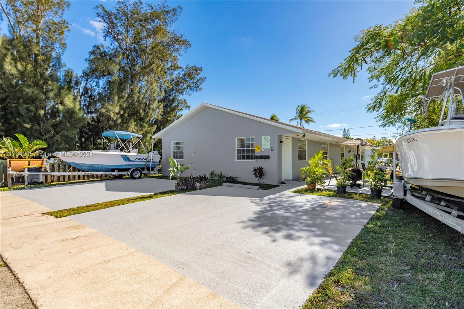 235 - 237 SW 12th St, Dania Beach, Florida image 3