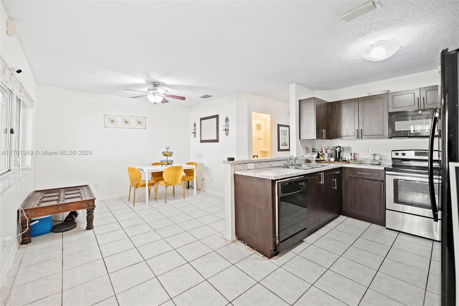 Residential, Pembroke Pines, Florida image 9