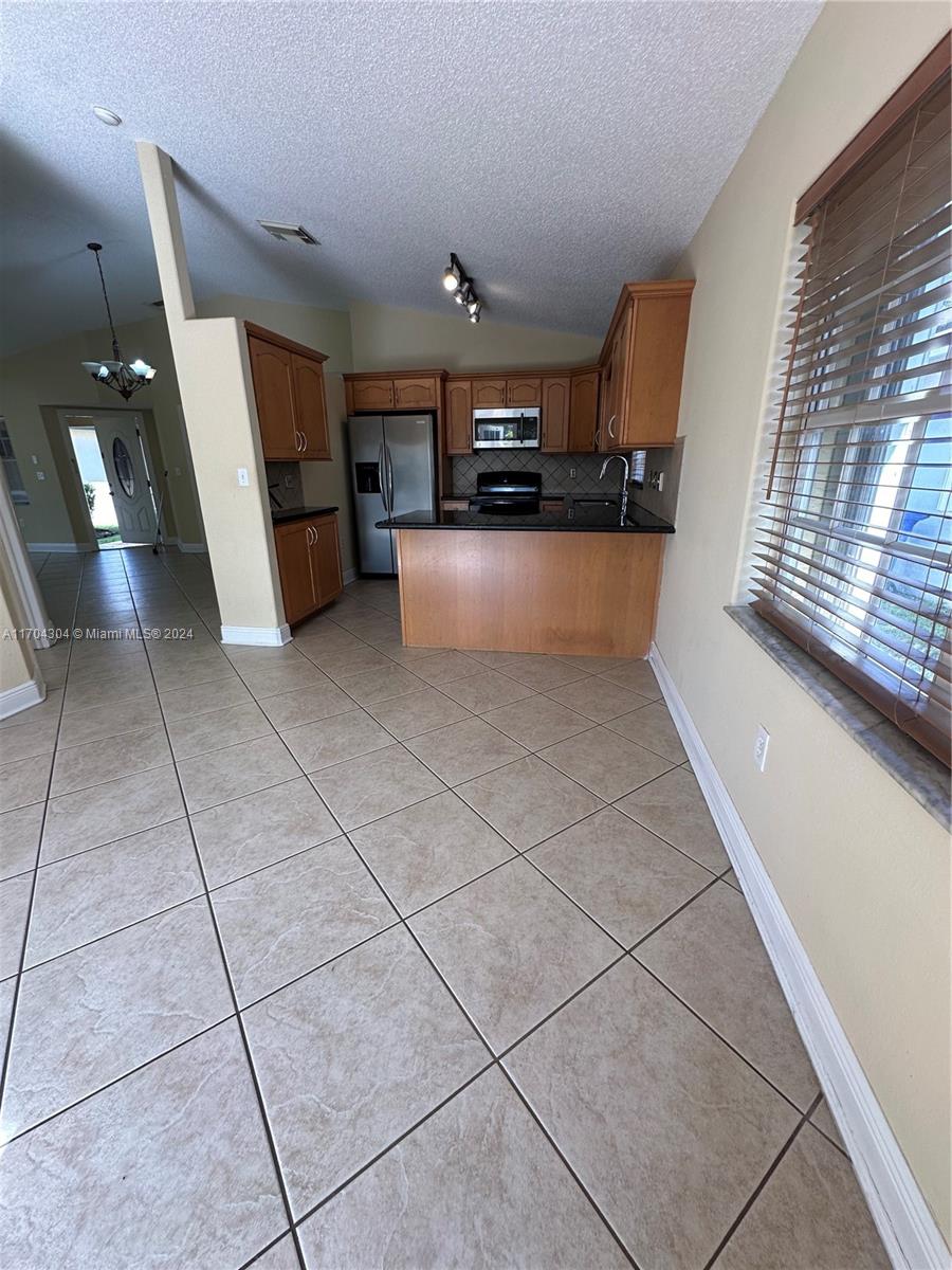 17666 SW 6th Ct, Pembroke Pines, Florida image 4