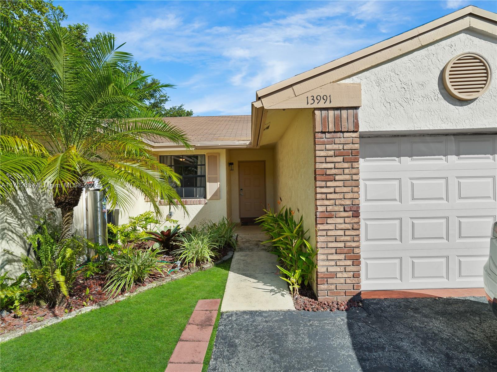 13991 Dominion Pl, Davie, Florida image 3