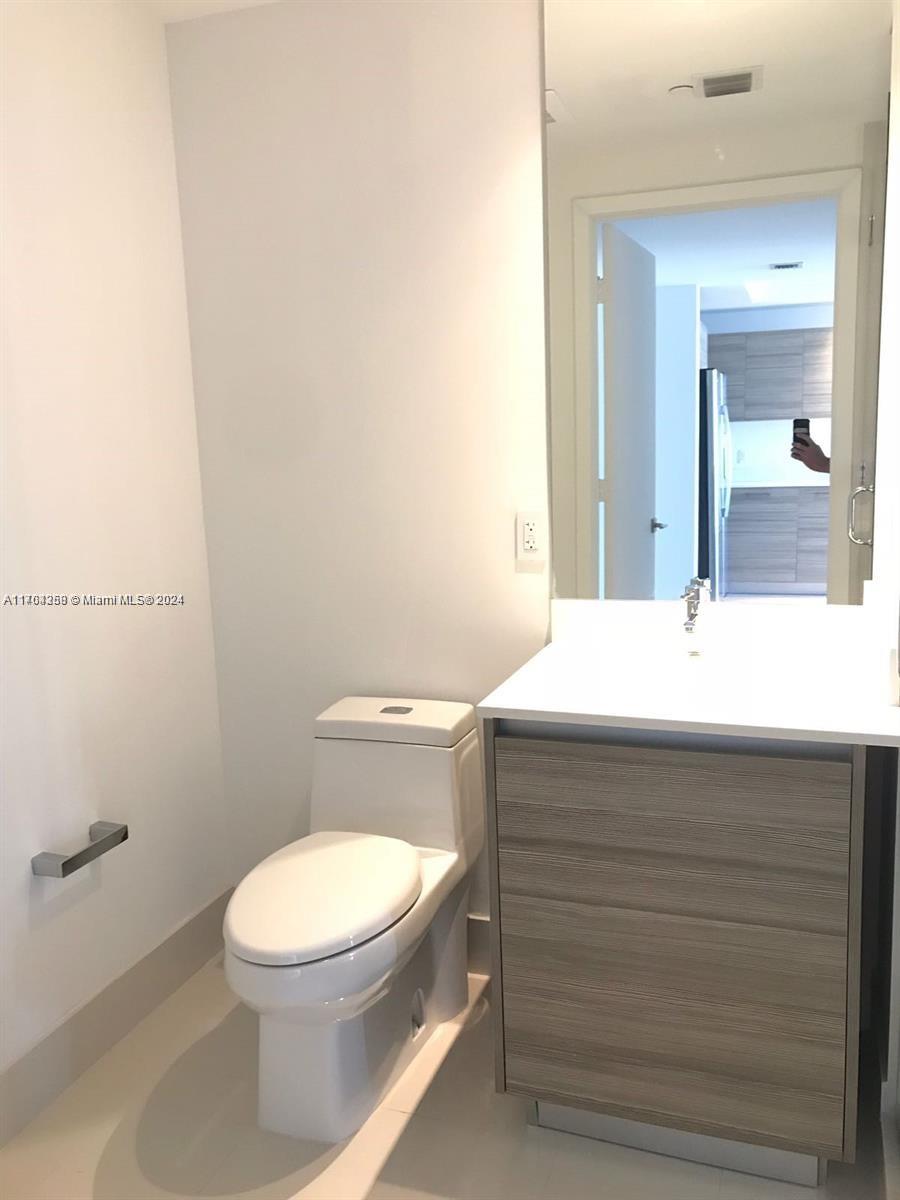 121 NE 34th St #2306A, Miami FL 33137