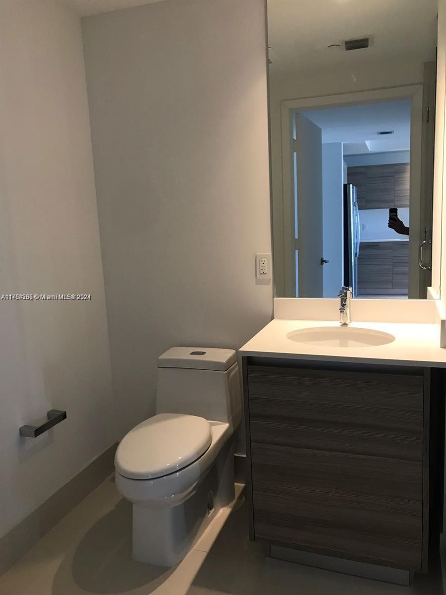 121 NE 34th St #2306A, Miami FL 33137