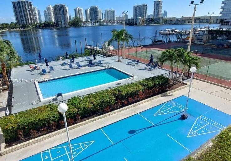 2750 NE 183rd St #2506, Aventura, Florida image 2