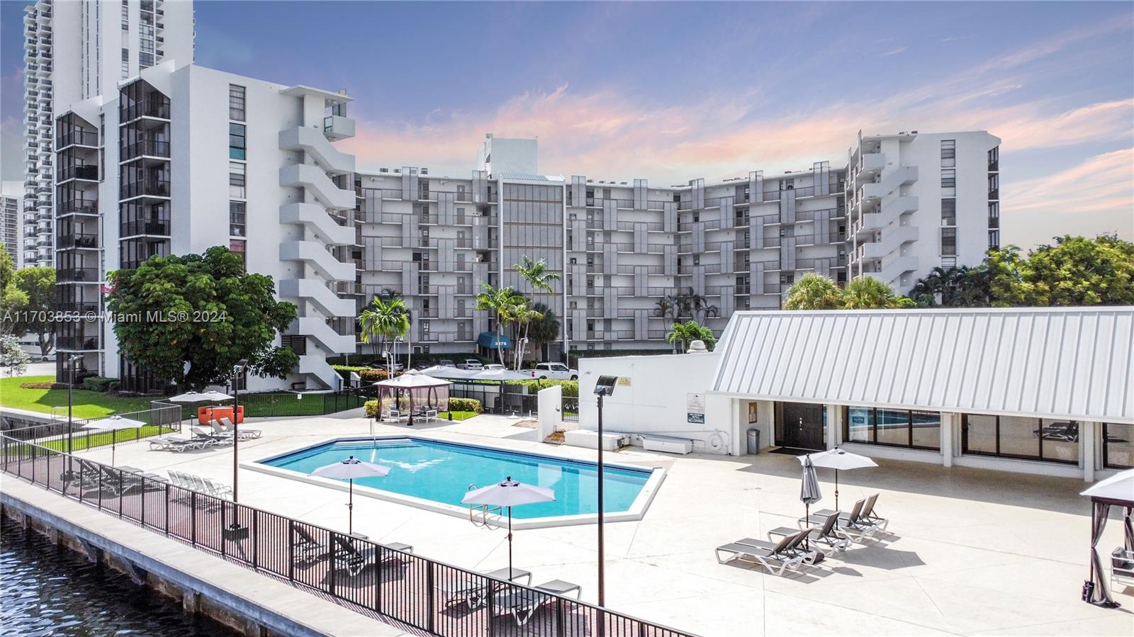 3475 N Country Club Dr #503, Aventura, Florida image 2