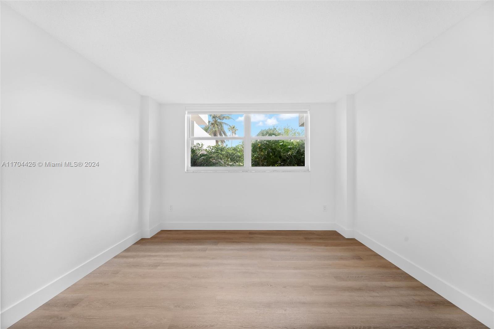Listing Photo 14