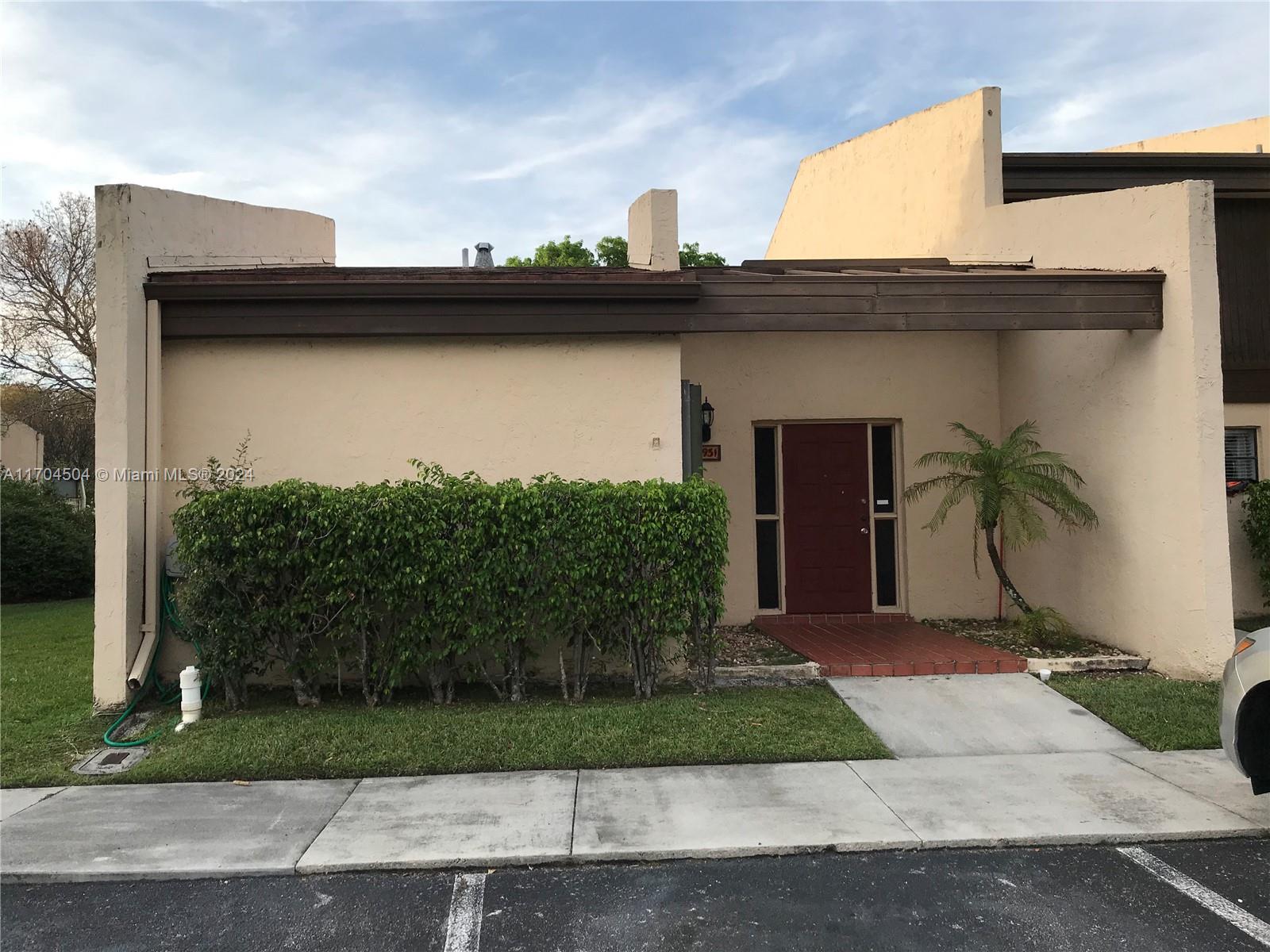 9931 NW 10th St #20, Pembroke Pines, Florida image 2