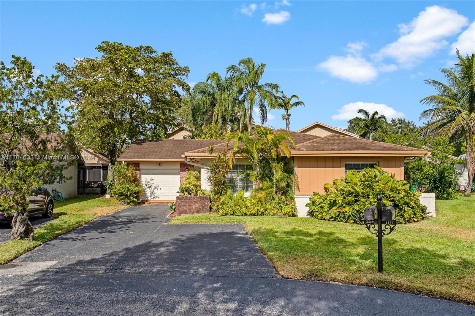 2269 Nova Village Drive, Davie, Florida image 1