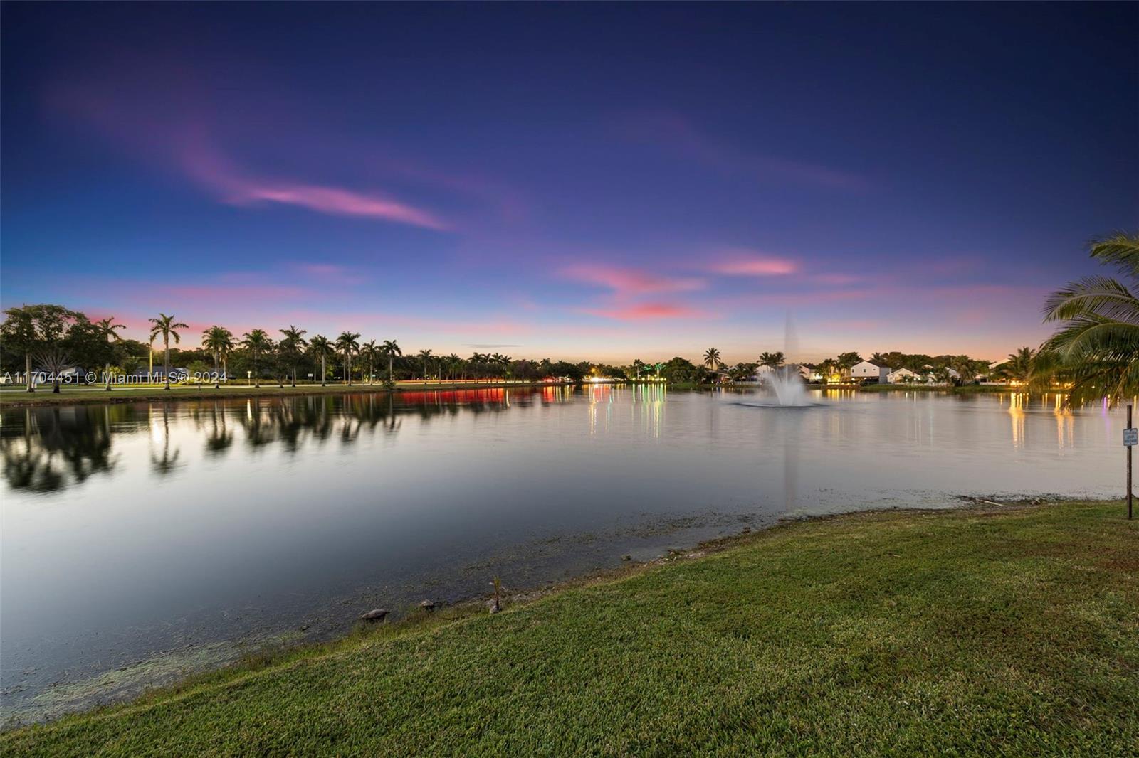 533 Lakeside Cir, Sunrise, Florida image 11