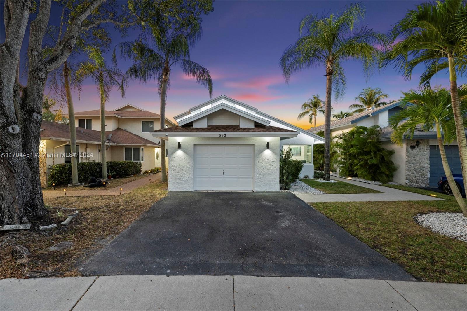 533 Lakeside Cir, Sunrise, Florida image 13