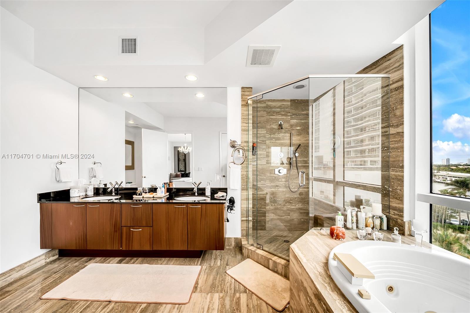 15901 Collins Ave #404, Sunny Isles Beach FL 33160