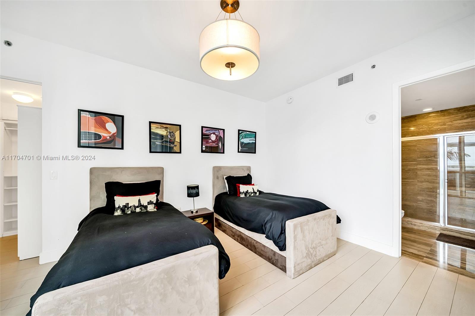 15901 Collins Ave #404, Sunny Isles Beach FL 33160