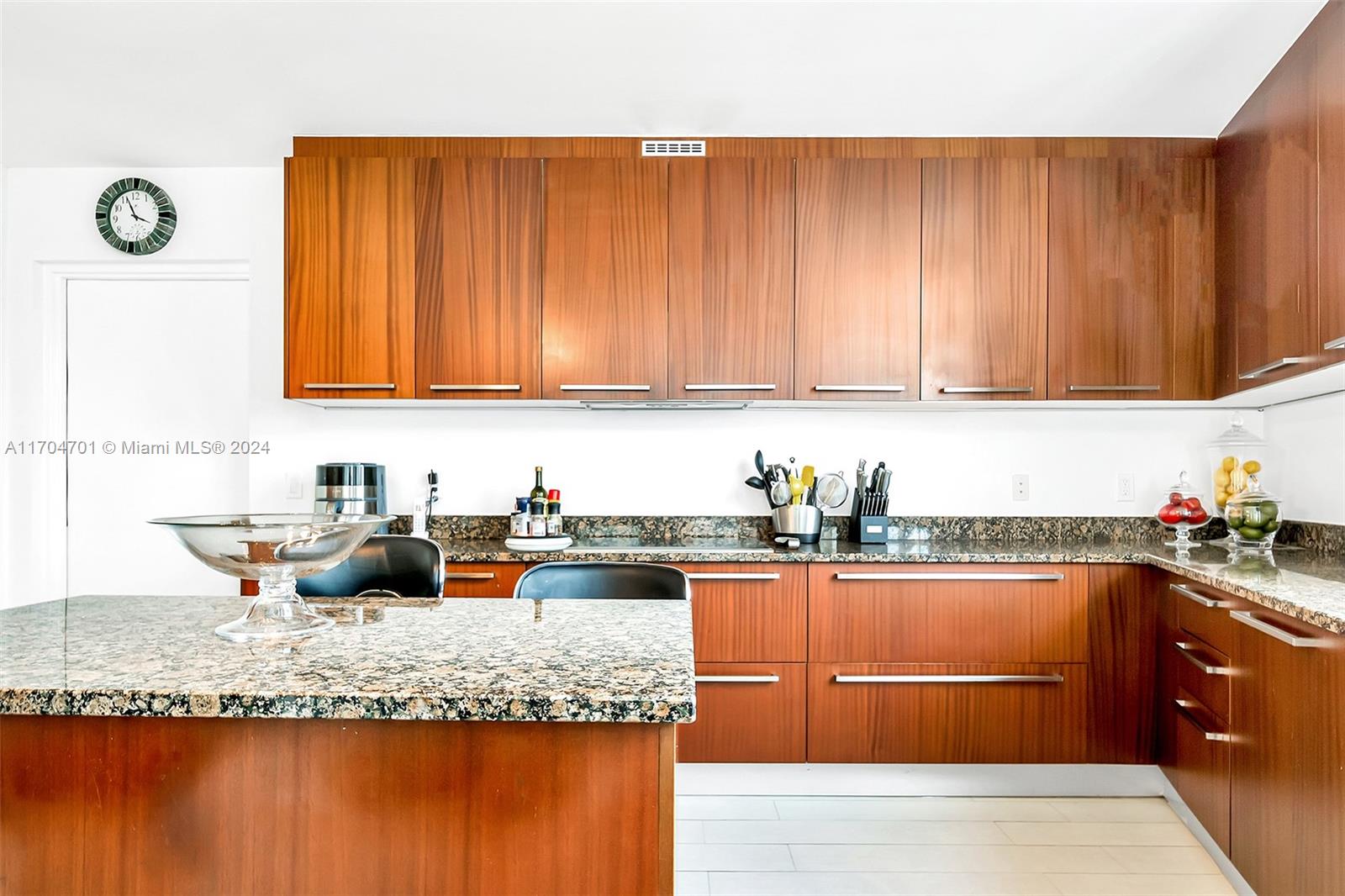 15901 Collins Ave #404, Sunny Isles Beach FL 33160