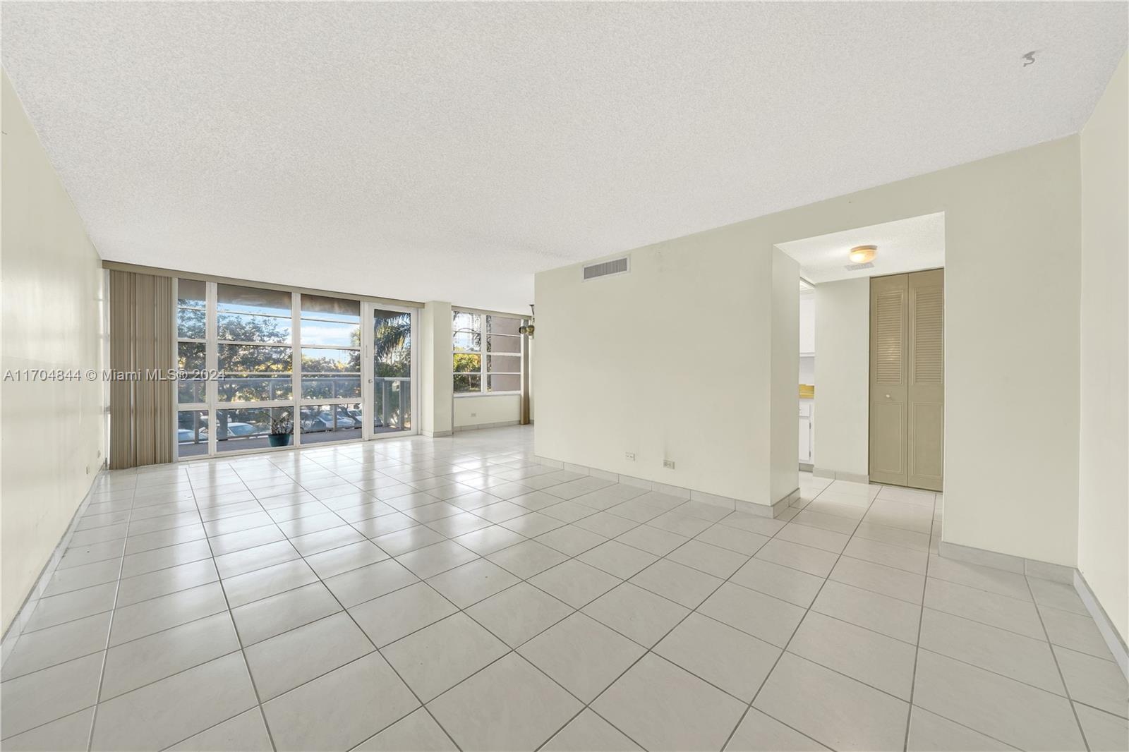 230 174th St MO5
