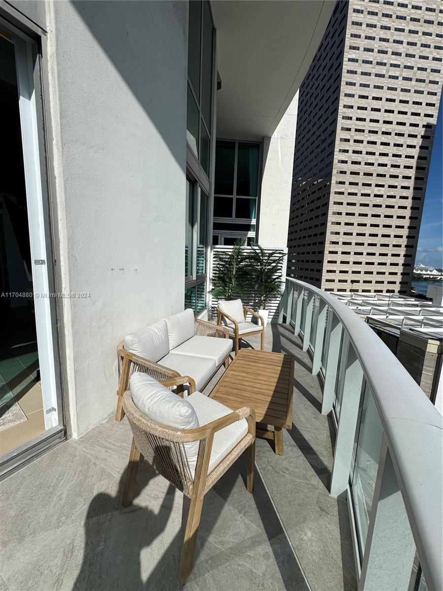 300 S Biscayne Blvd #L-1218, Miami FL 33131