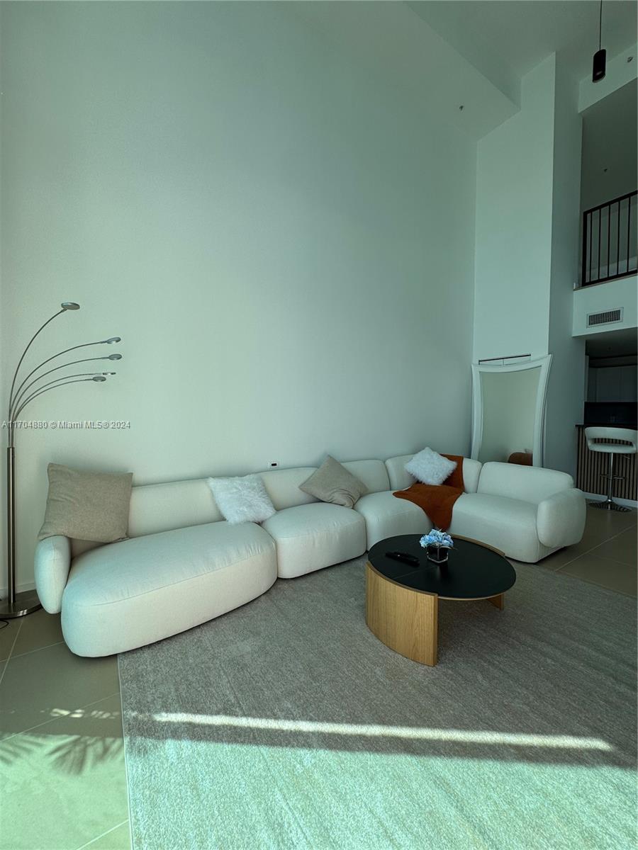 300 S Biscayne Blvd #L-1218, Miami FL 33131