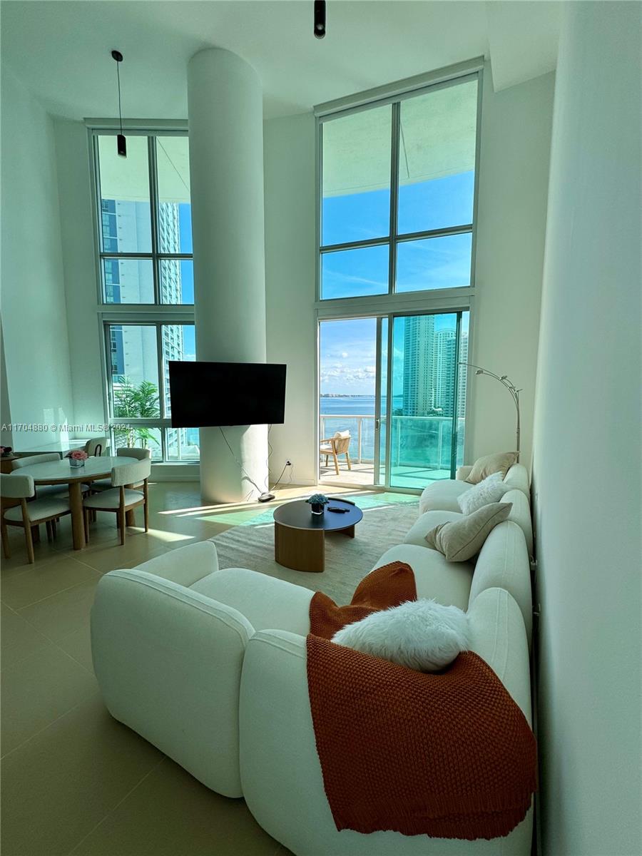 300 S Biscayne Blvd #L-1218, Miami FL 33131