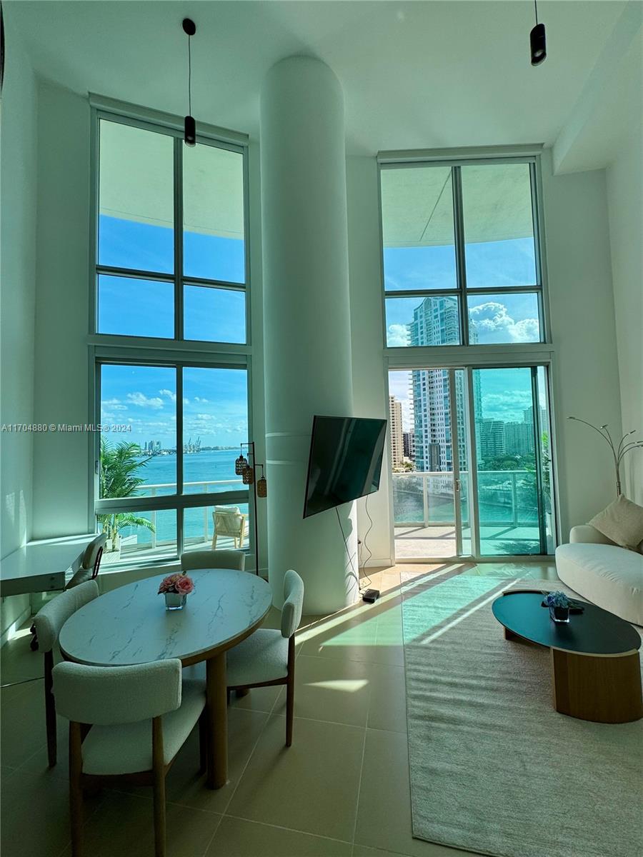 300 S Biscayne Blvd #L-1218, Miami FL 33131