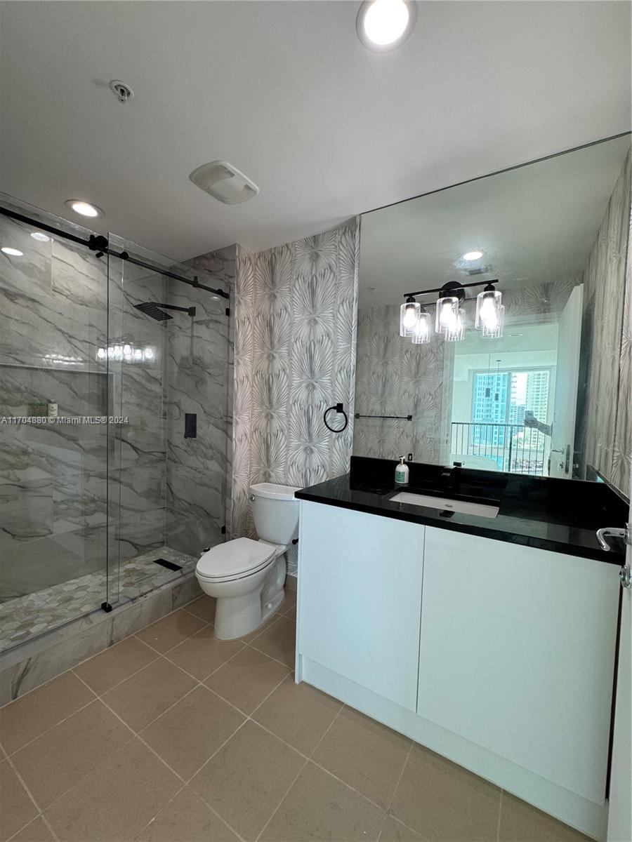 300 S Biscayne Blvd #L-1218, Miami FL 33131