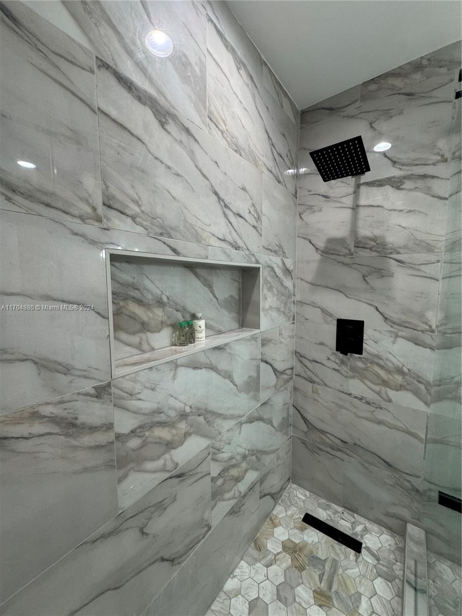 300 S Biscayne Blvd #L-1218, Miami FL 33131