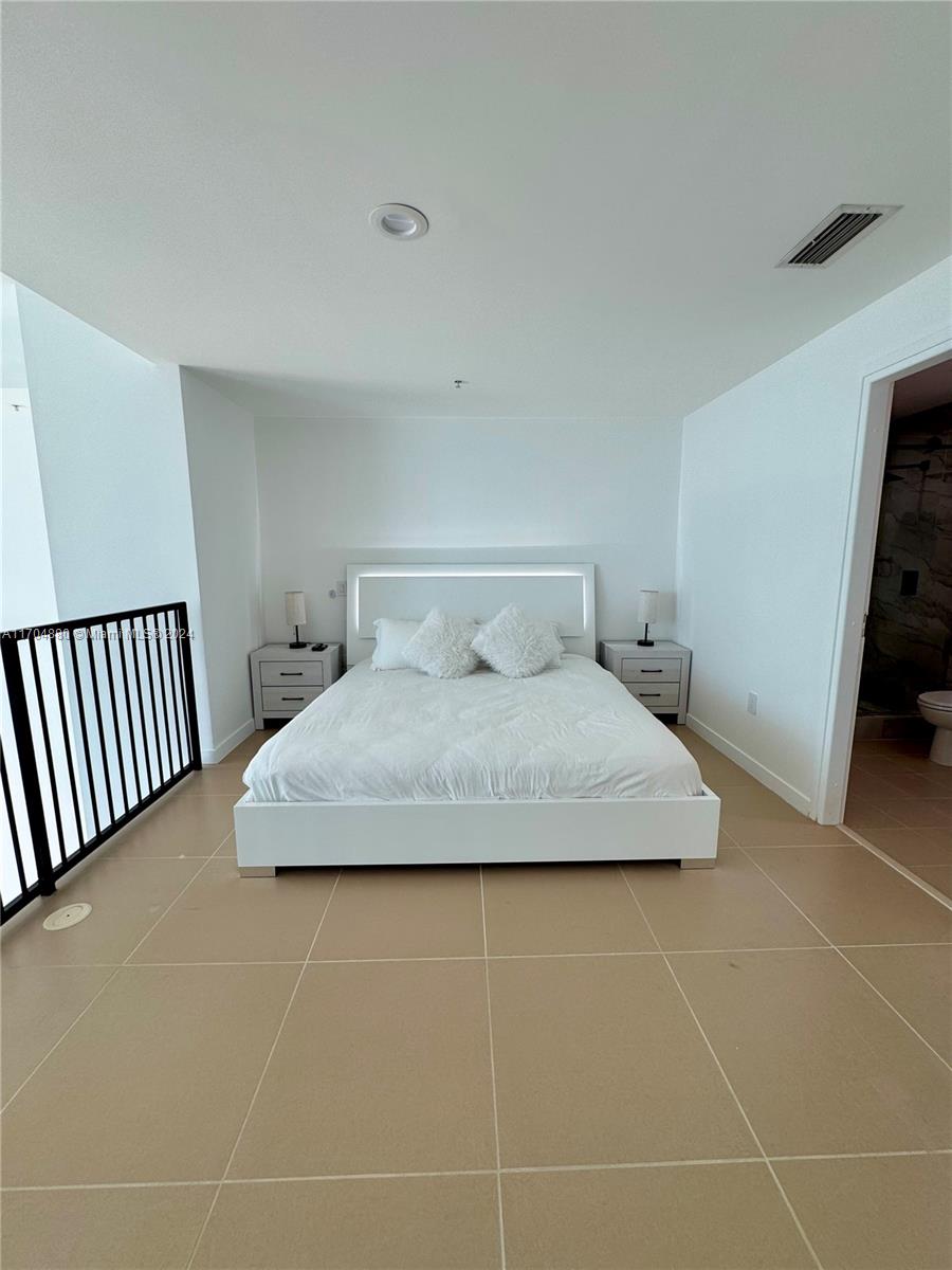 300 S Biscayne Blvd #L-1218, Miami FL 33131