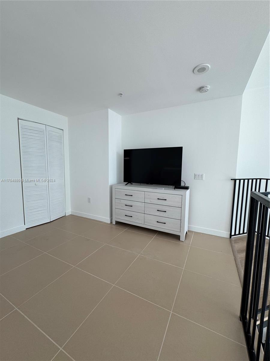 300 S Biscayne Blvd #L-1218, Miami FL 33131