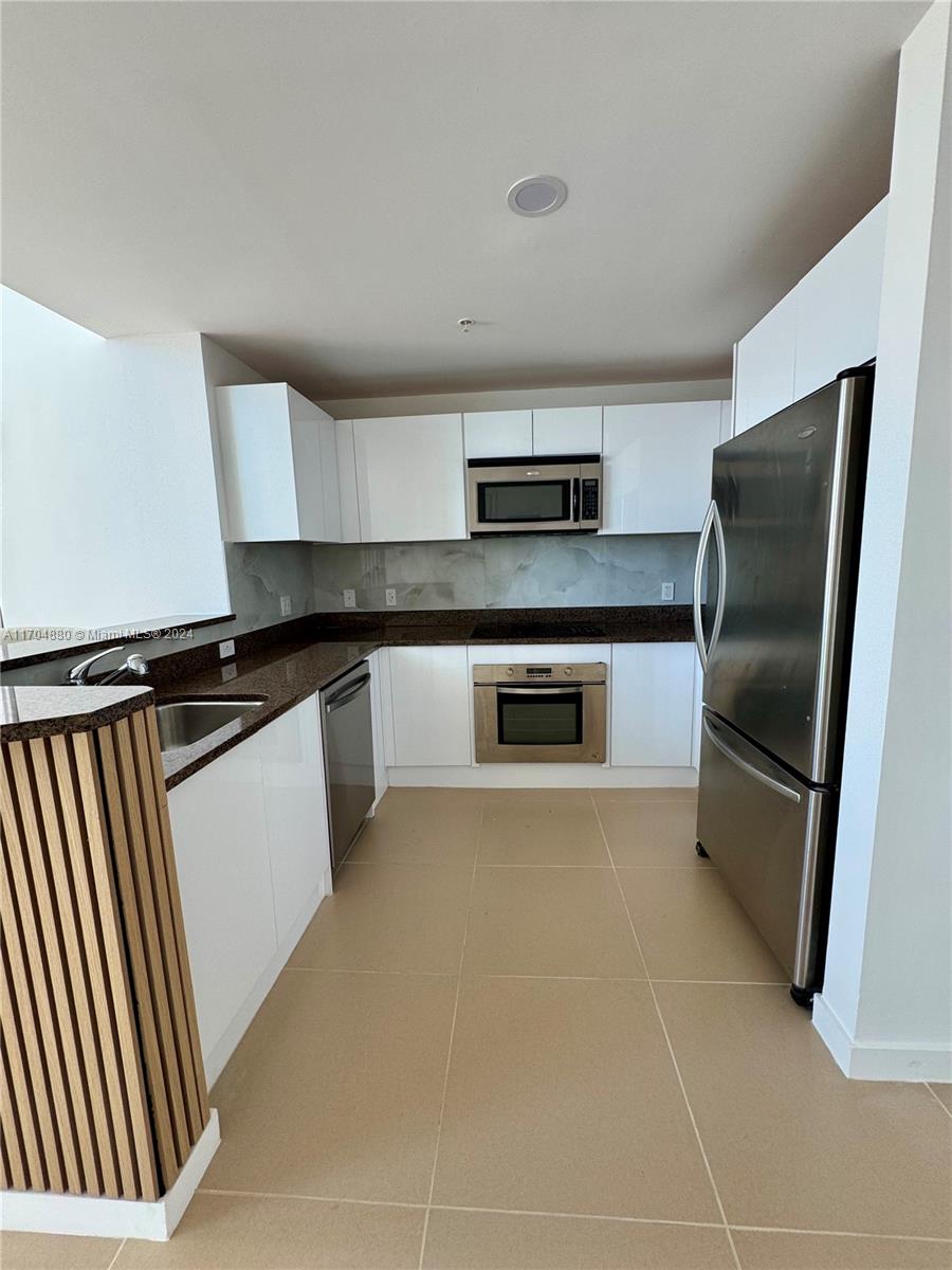 300 S Biscayne Blvd #L-1218, Miami FL 33131