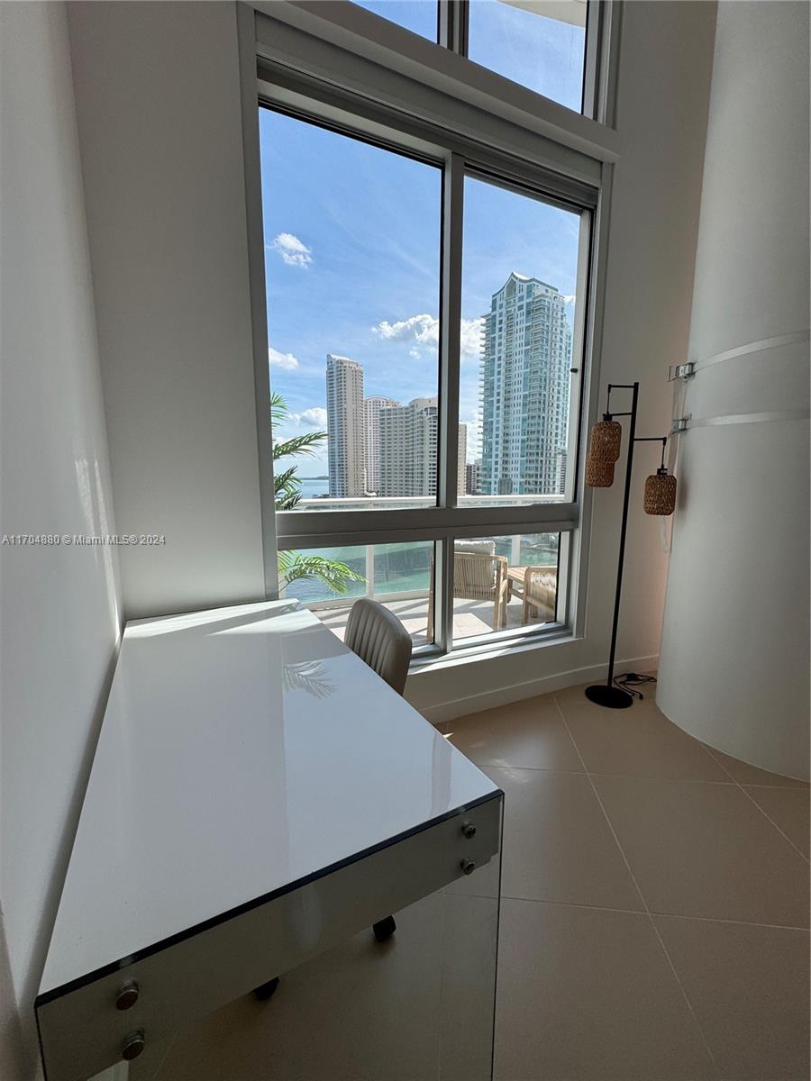 300 S Biscayne Blvd #L-1218, Miami FL 33131