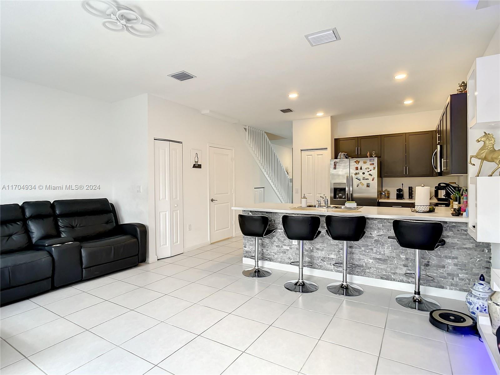 1881 NW 96th Ter #7C, Pembroke Pines, Florida image 11