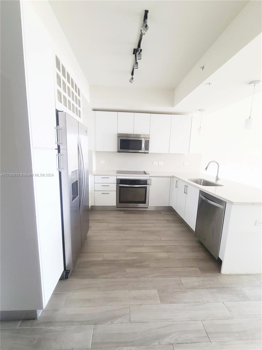 999 SW 1 AVENUE #1808, Miami FL 33130