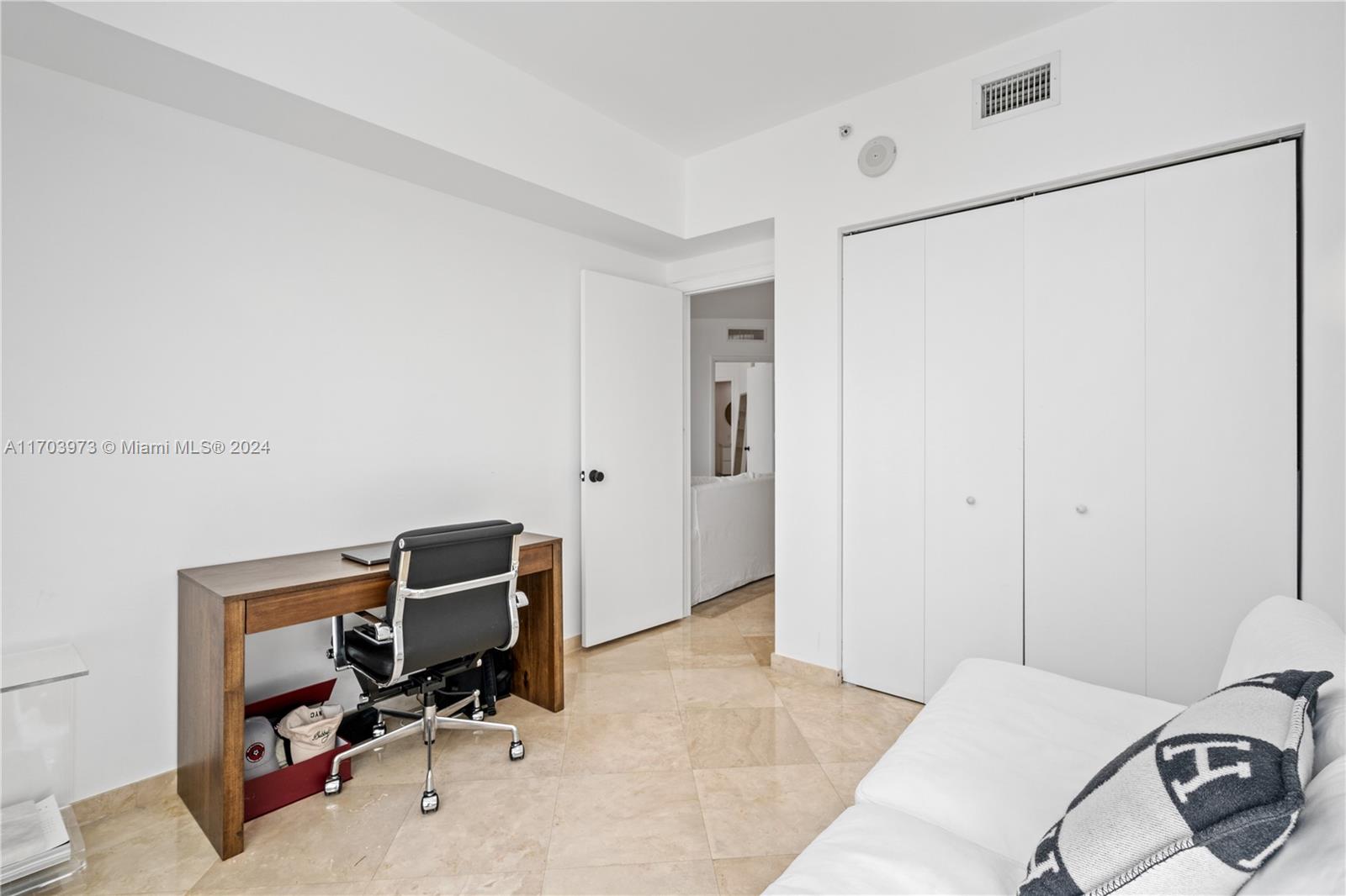 350 S Miami Ave #2304, Miami FL 33130