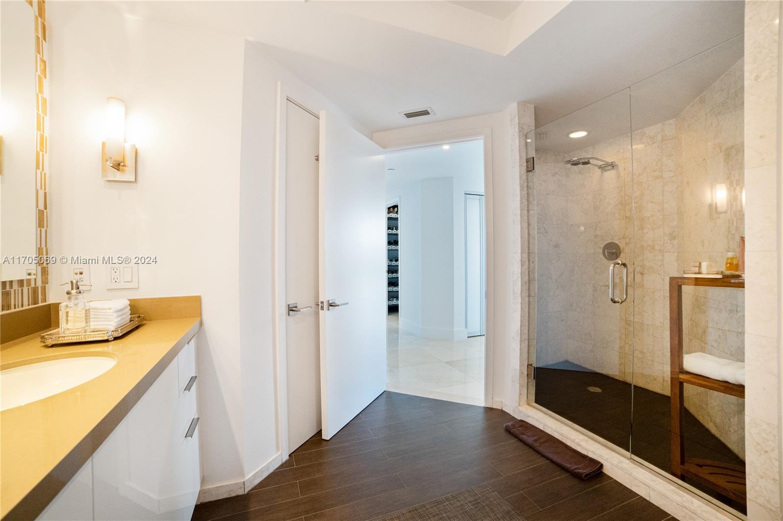 1331 Brickell Bay Dr #1511, Miami FL 33131