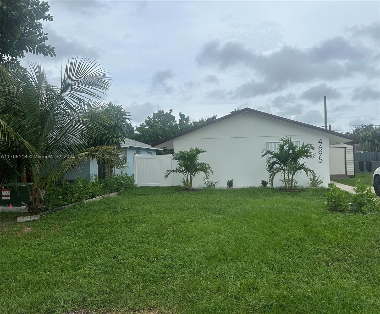 4695 Cambridge St, Lake Worth, Florida image 3