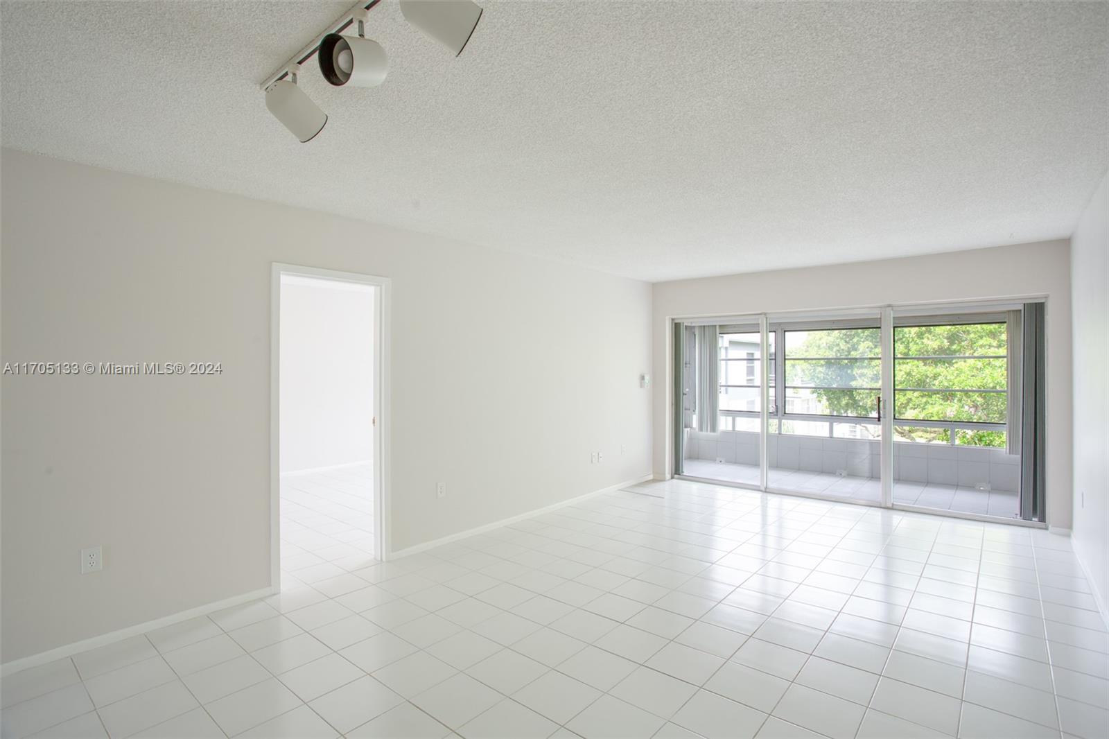 8331 Sands Point Blvd #C306, Tamarac, Florida image 4