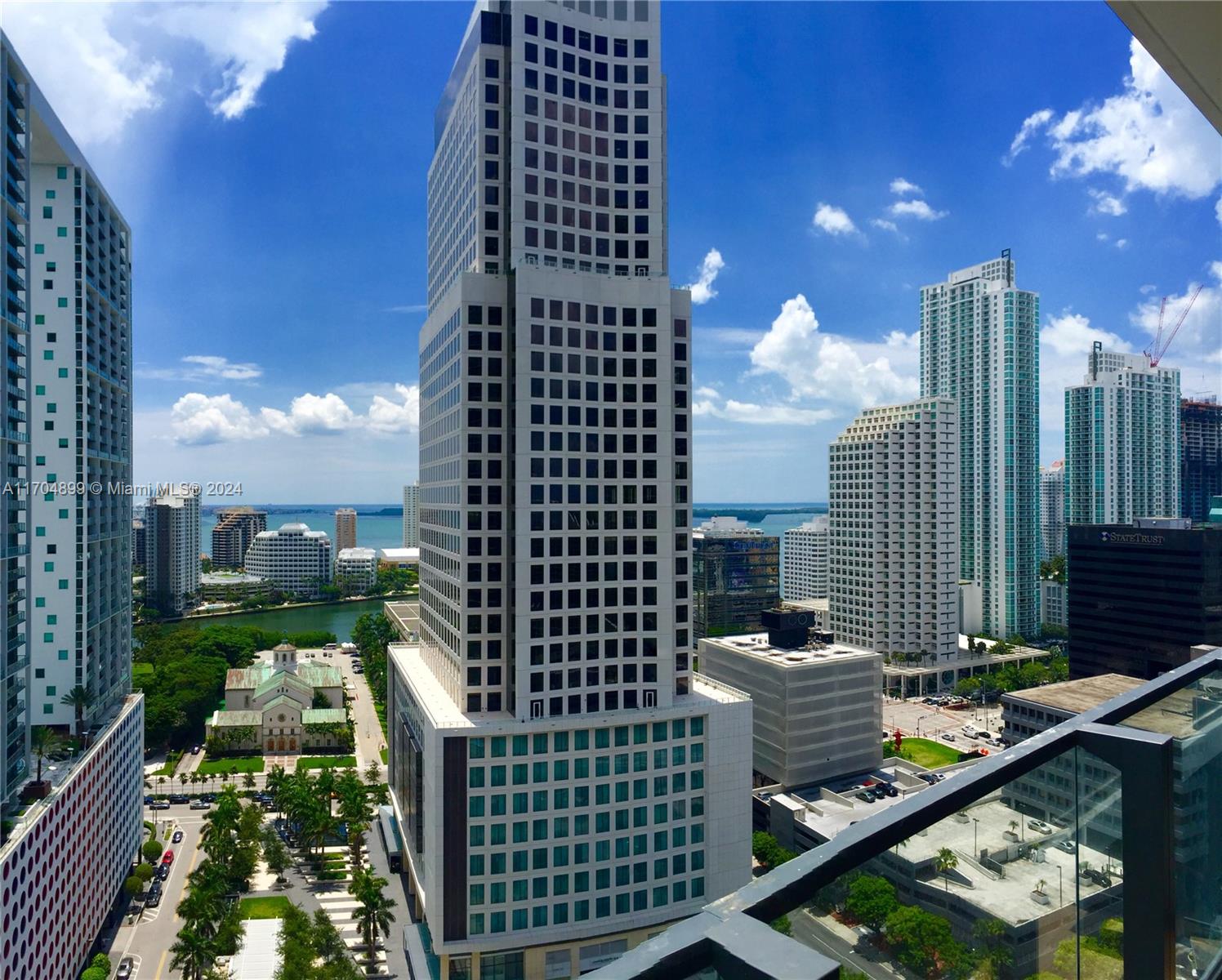 Corner Unit & Best Line at Reach in Brickell City Centre! Stunning water and city views from this 2-bedroom, 2.5-bath condo. Features include an expansive L-shaped balcony, elegant marble flooring, Bosch appliances, a wine cooler, a split floor plan, walk-in closets, and an oversized master suite with a luxurious master bath. Amenities: Private access to Brickell City Centre Mall, 24-hour valet, front desk and security, fitness center, swimming pool with attendants, BBQ area, Hammam spa, kid’s room, party room, and business center. Ready for immediate move-in!