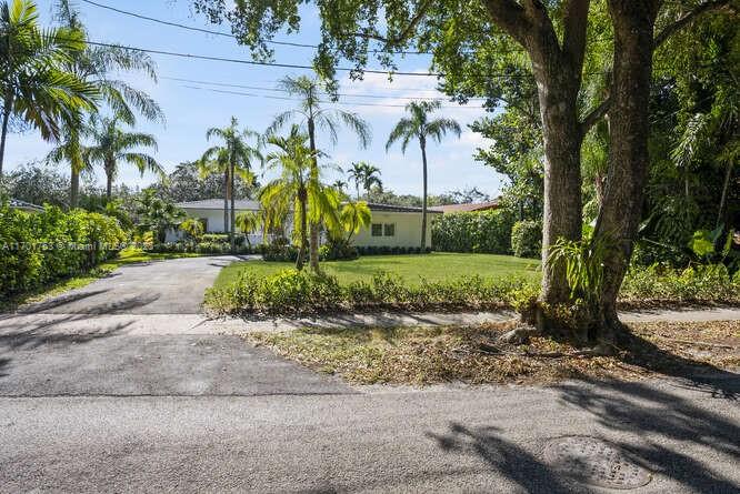 2830 De Soto Blvd, Coral Gables FL 33134