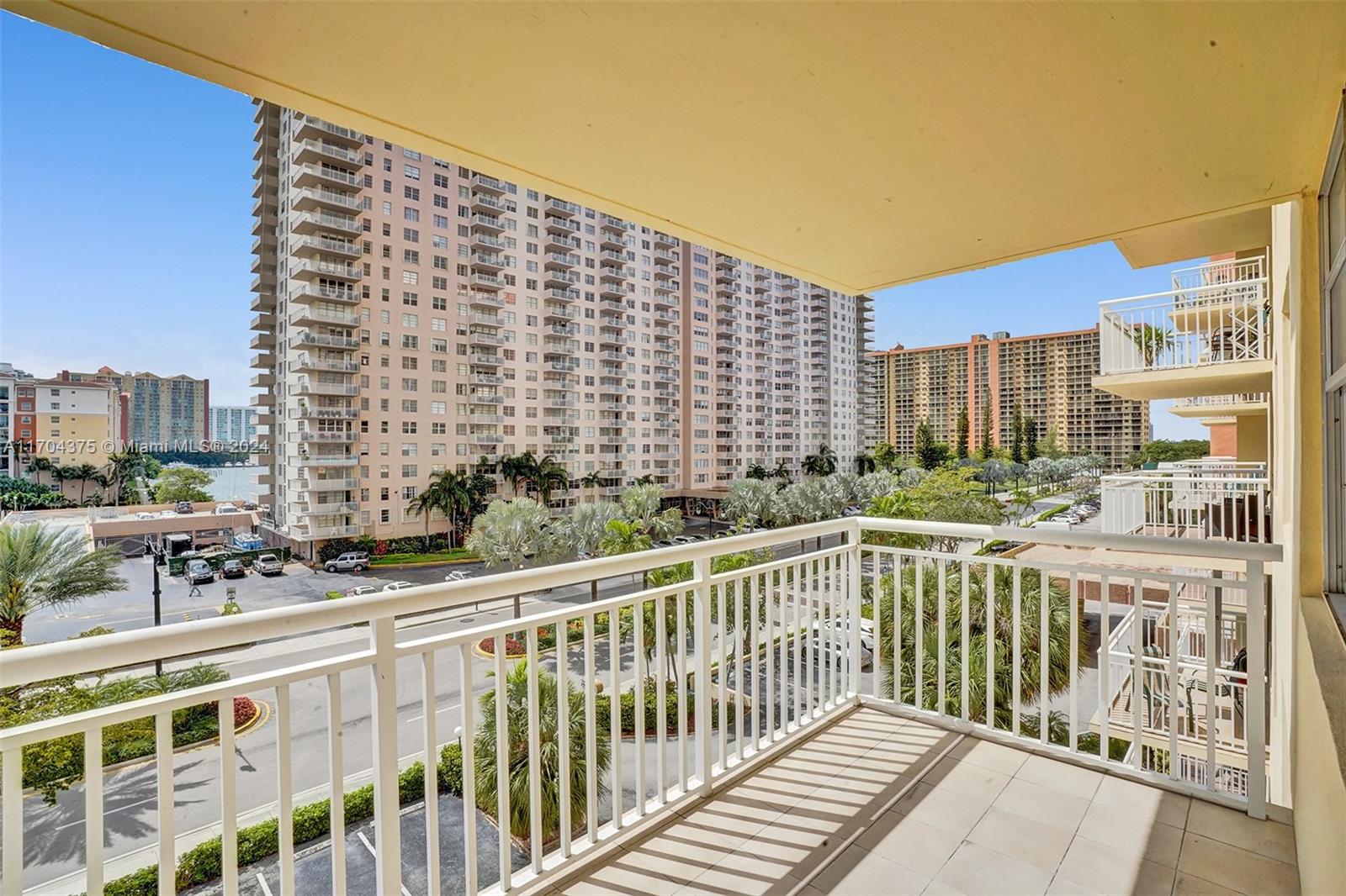 251 174th St #415, Sunny Isles Beach, Florida image 18