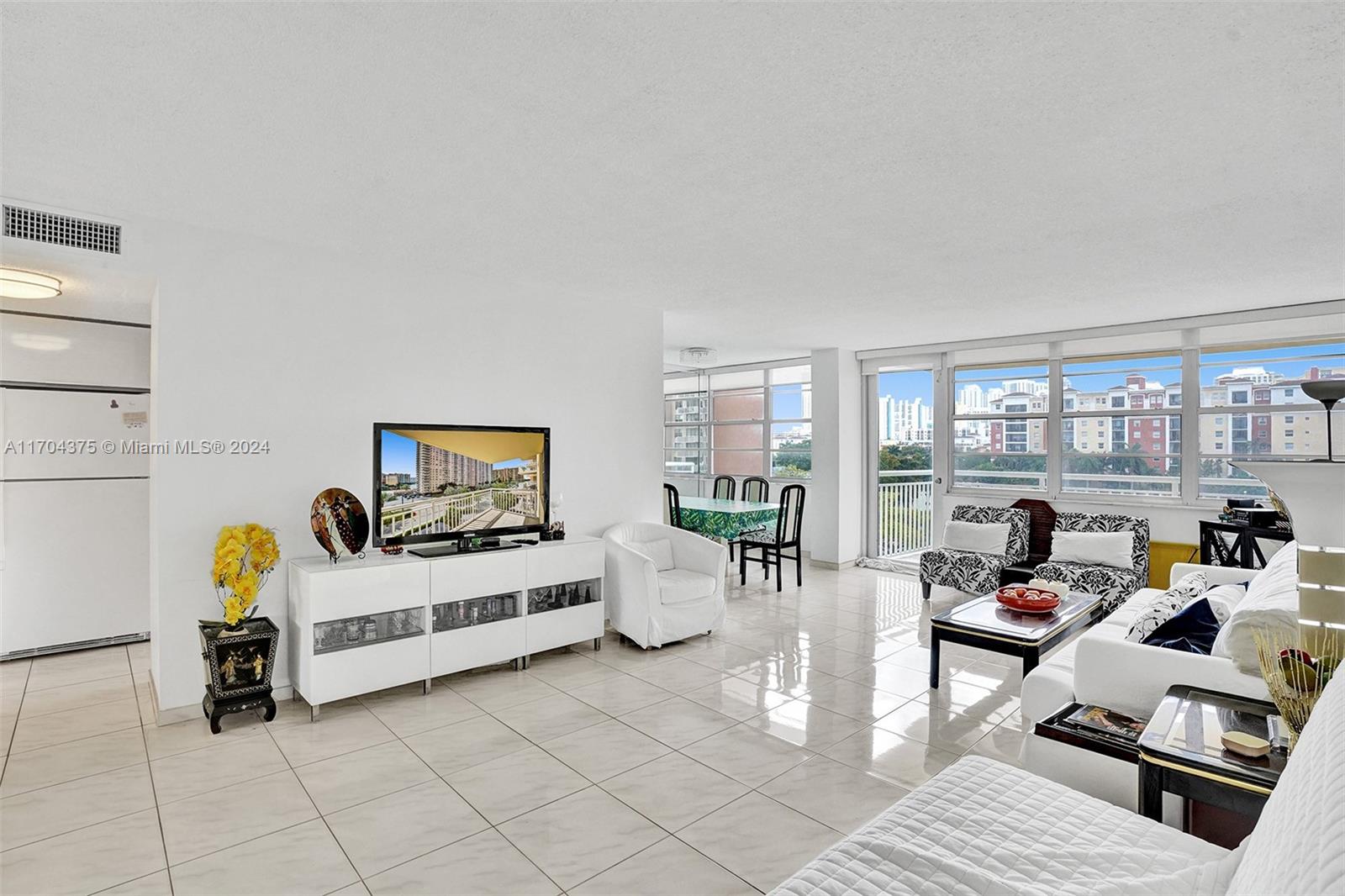 251 174th St #415, Sunny Isles Beach, Florida image 5