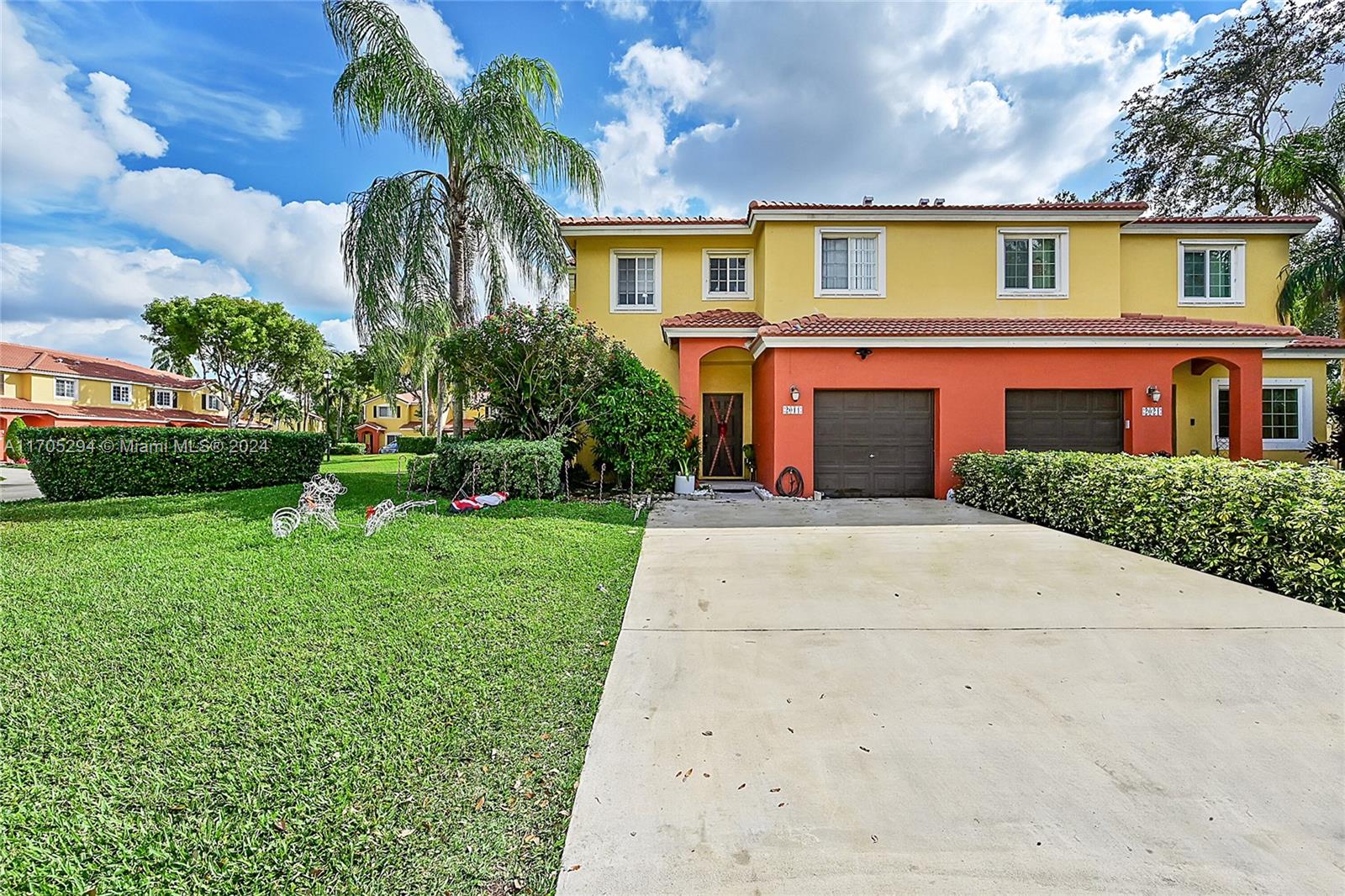 2530 Montclaire Cir, Weston, Florida image 1