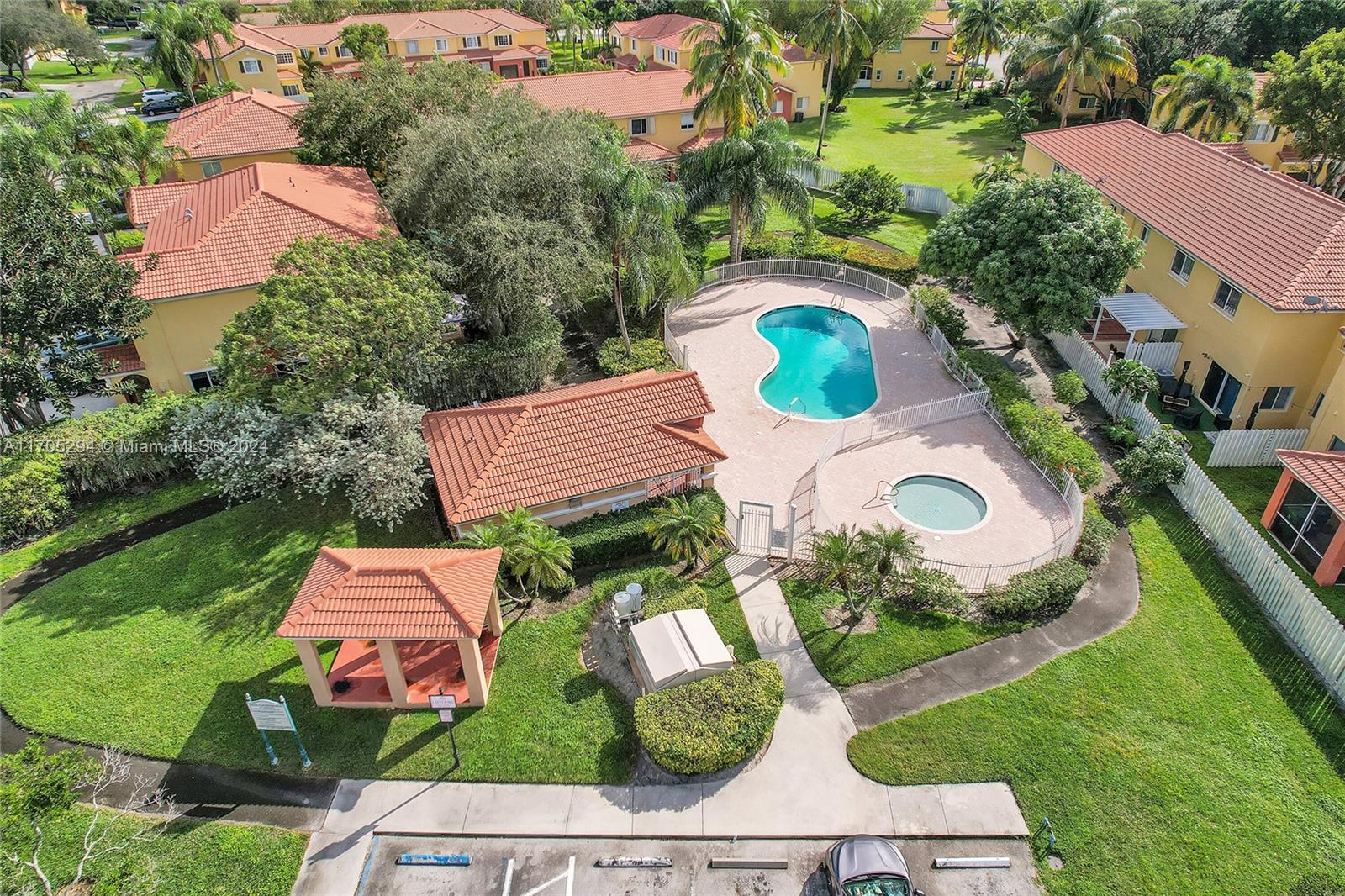 2530 Montclaire Cir, Weston, Florida image 29