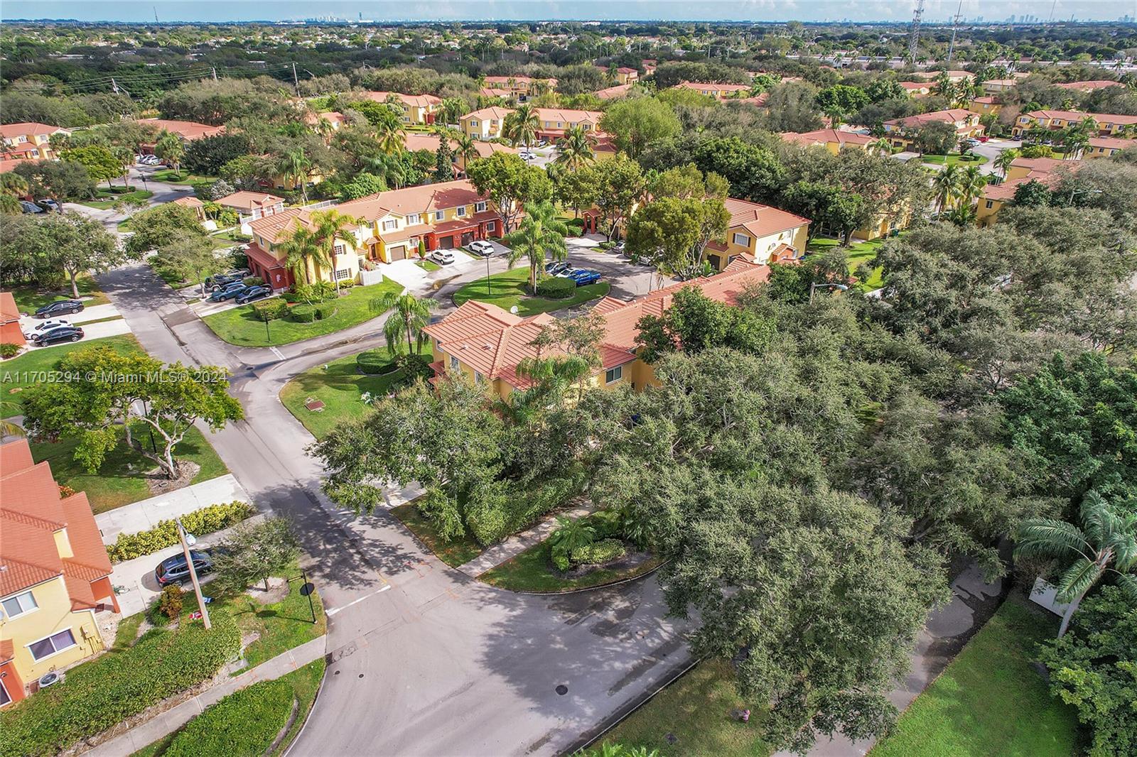 2530 Montclaire Cir, Weston, Florida image 35