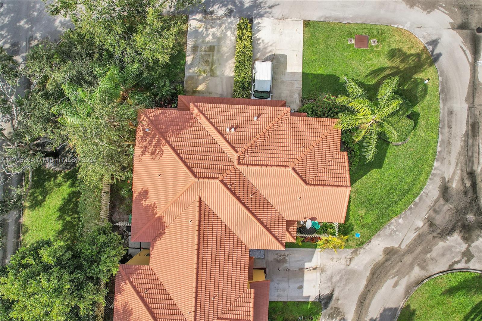 2530 Montclaire Cir, Weston, Florida image 39