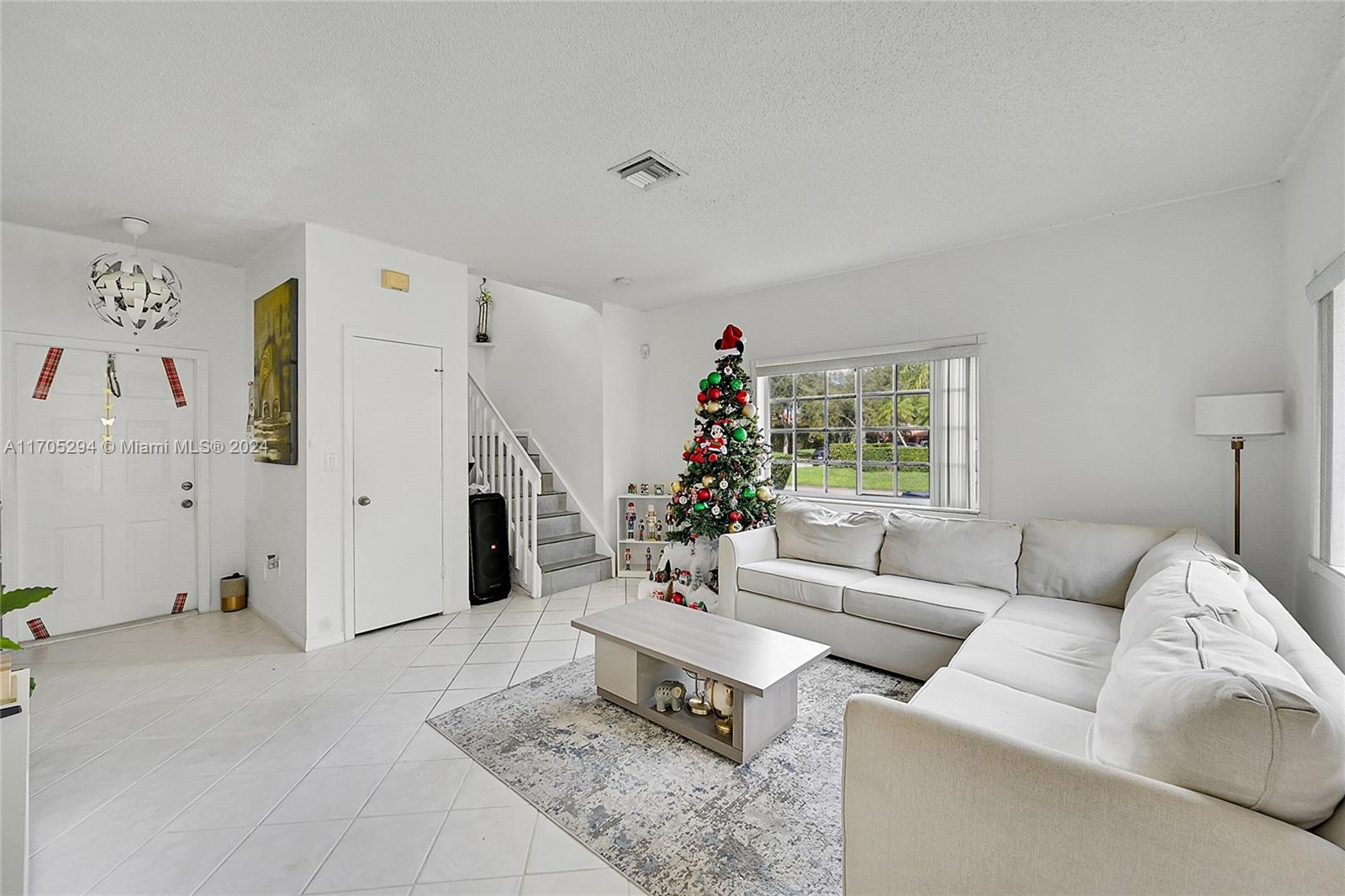 2530 Montclaire Cir, Weston, Florida image 7