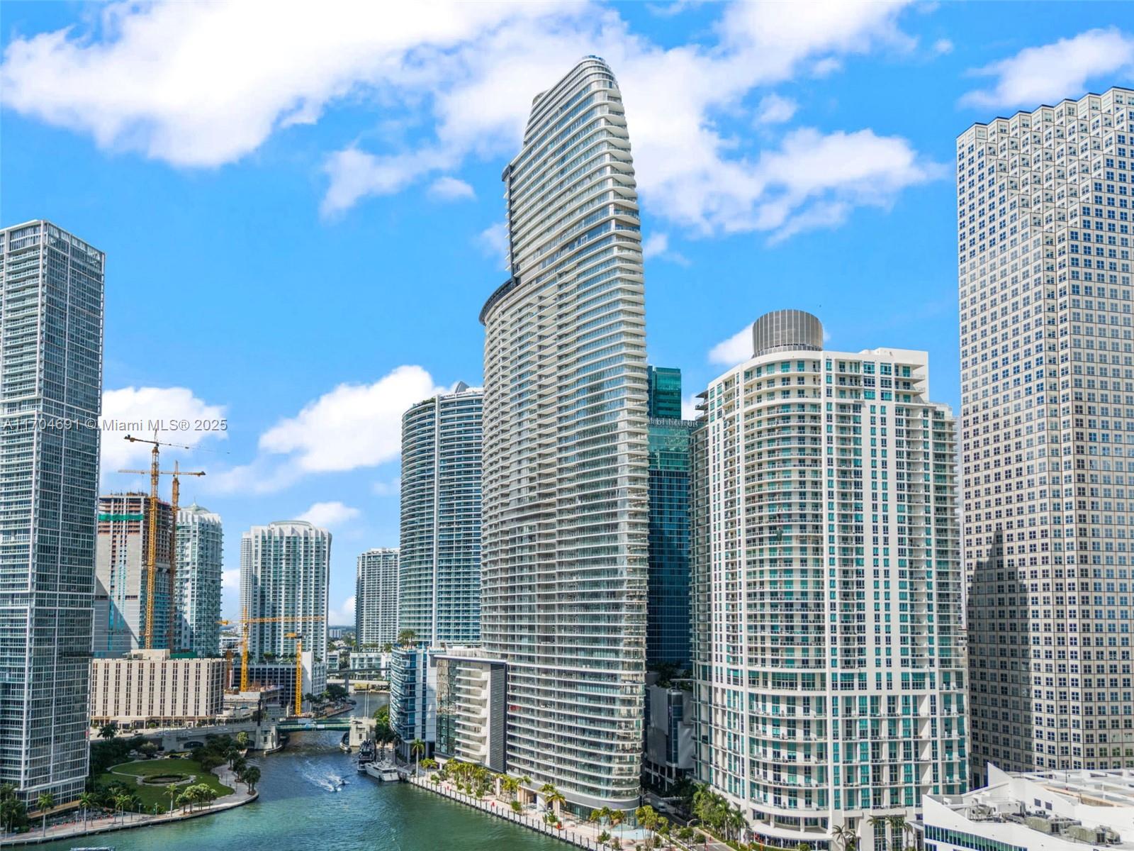 Apartamento à Venda em Miami, FL