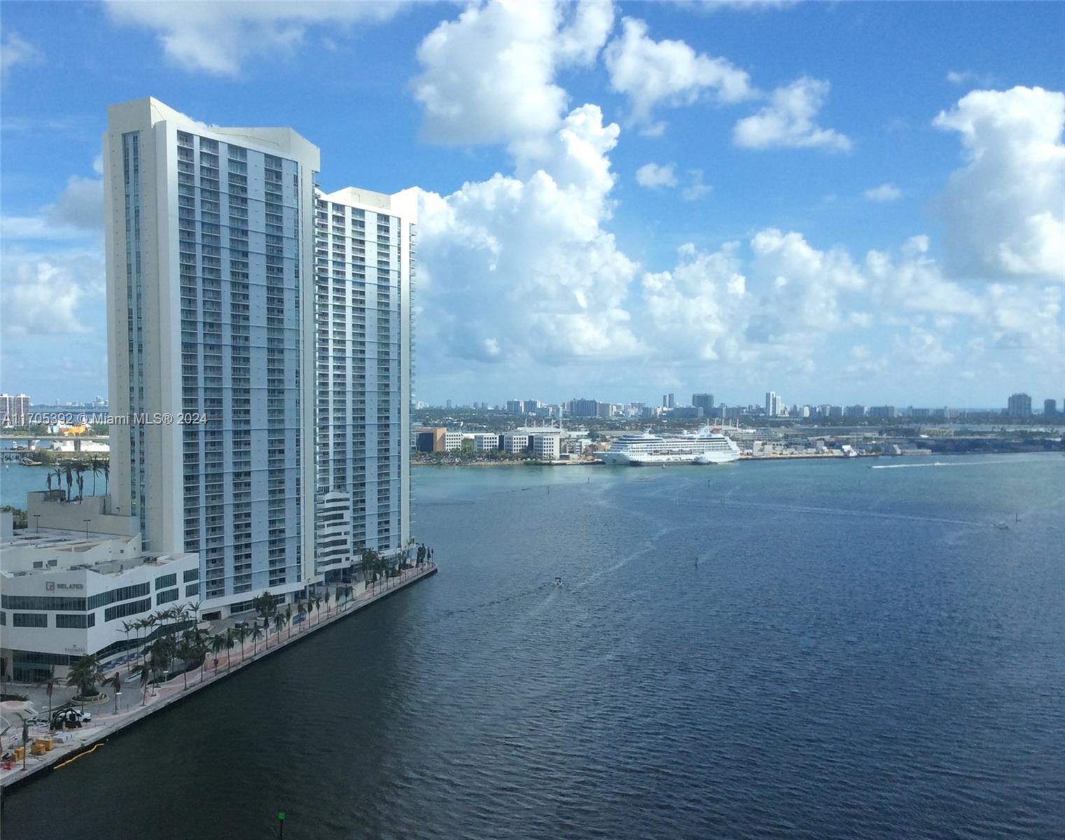 325 S Biscayne Blvd #1923, Miami FL 33131