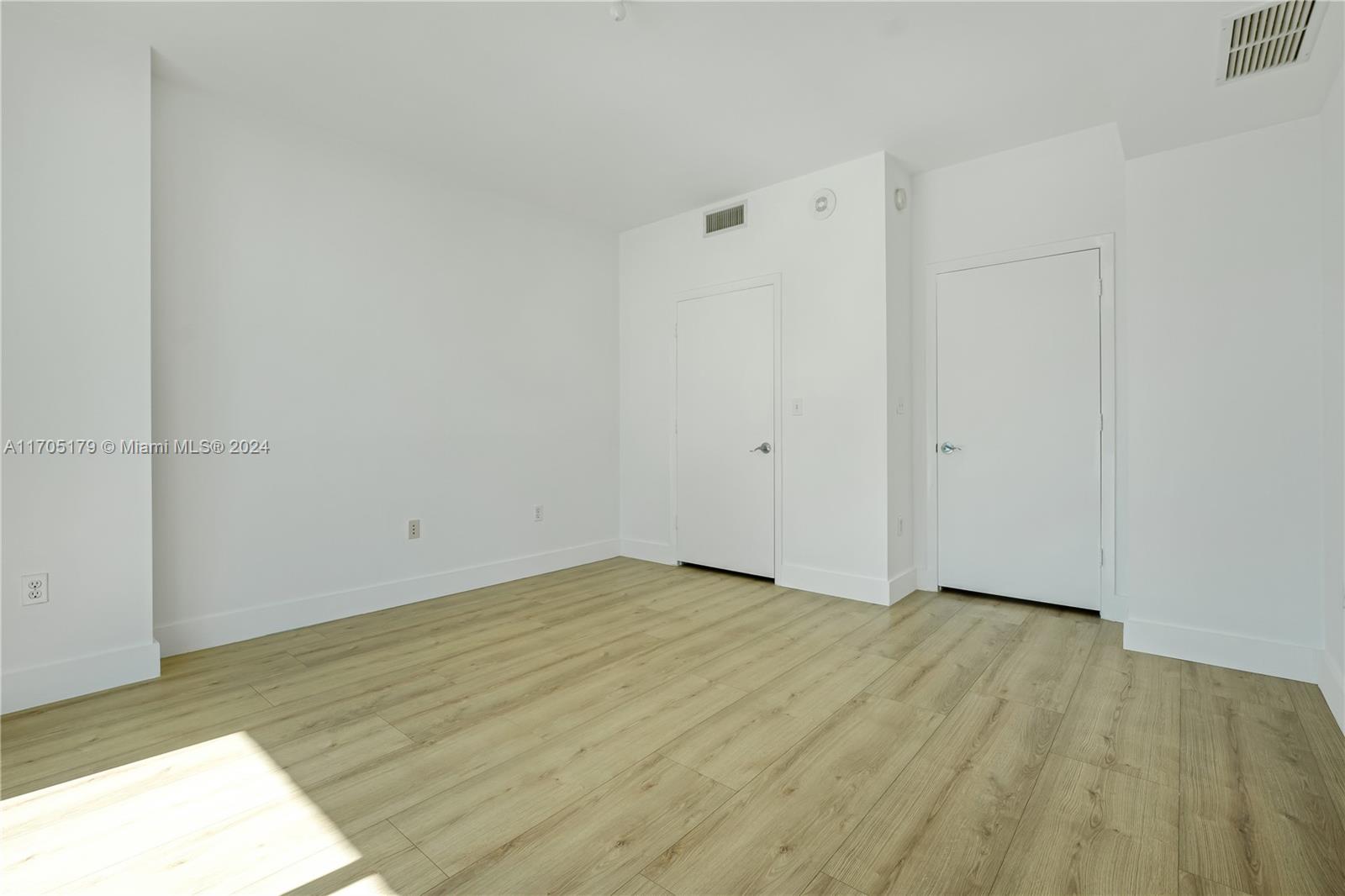 244 Biscayne Blvd #1505, Miami FL 33132