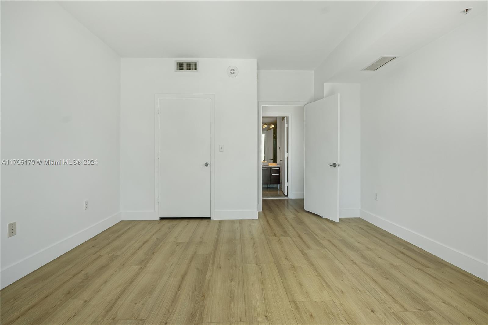 244 Biscayne Blvd #1505, Miami FL 33132