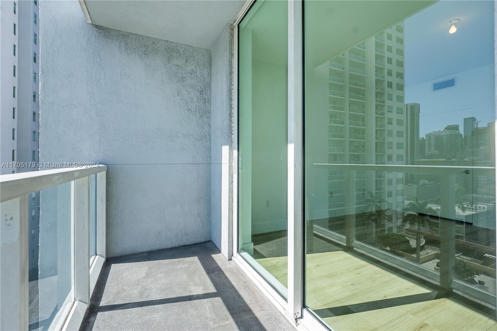 244 Biscayne Blvd #1505, Miami FL 33132