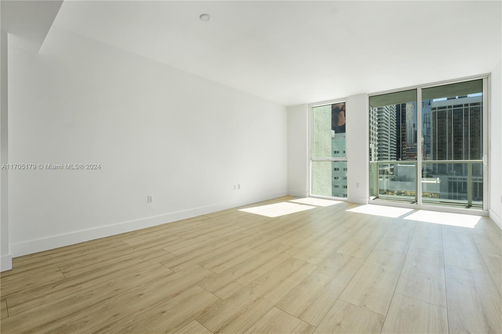 244 Biscayne Blvd #1505, Miami FL 33132