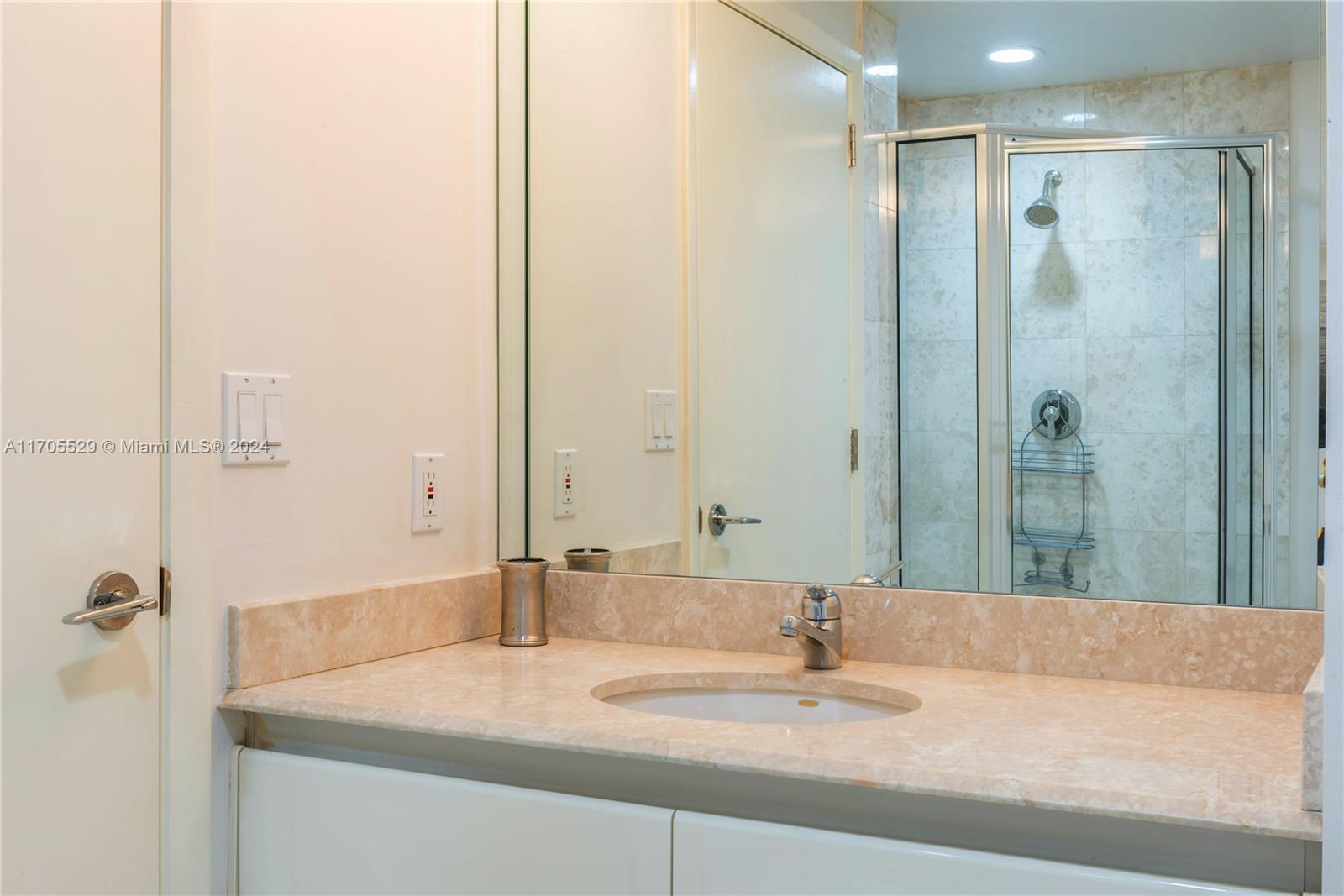 Listing Photo 12