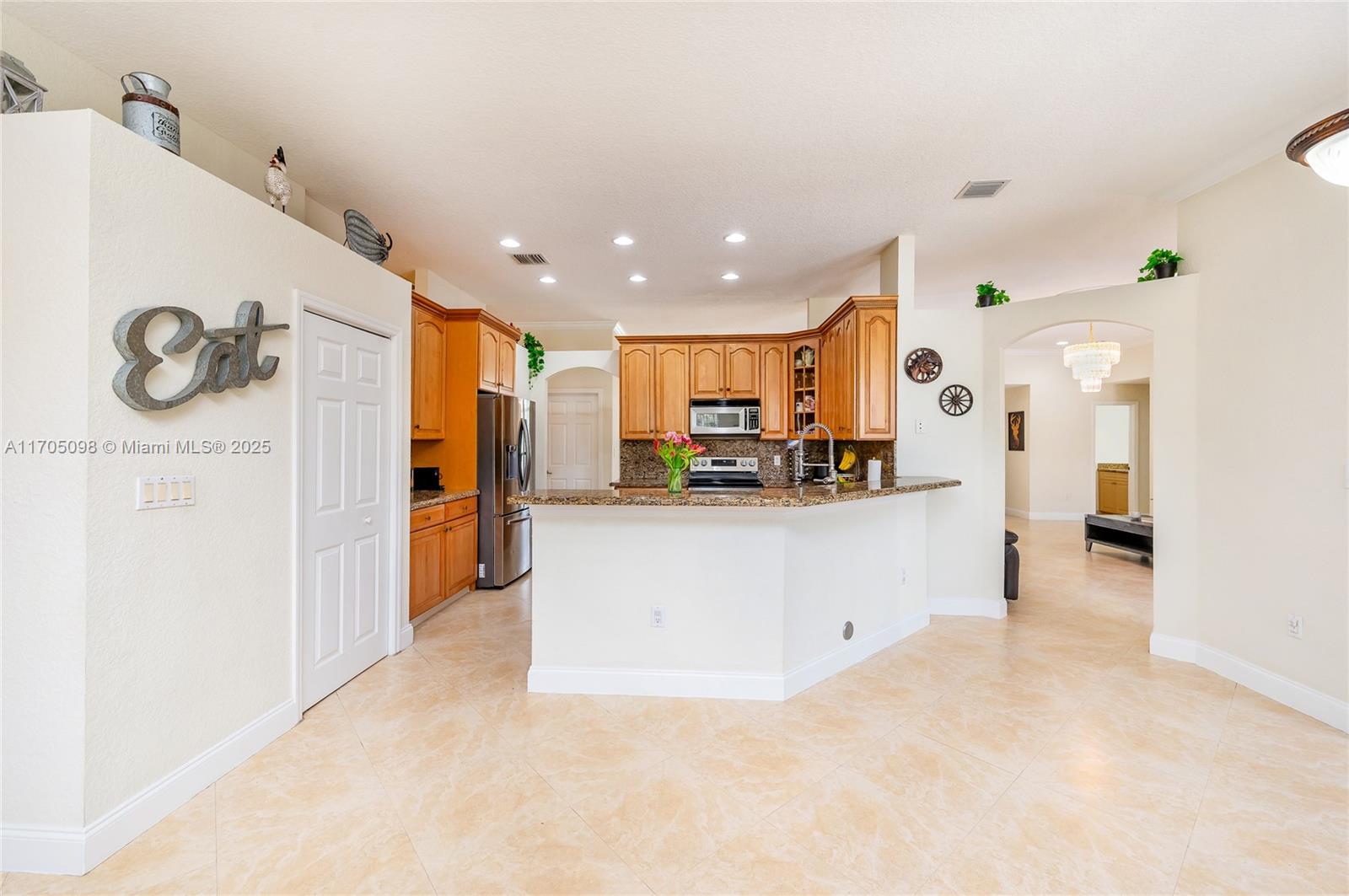 Listing Photo 8
